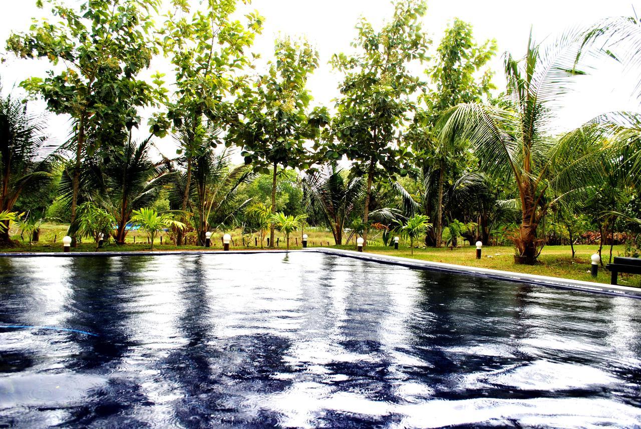 Peacock Land Hotel Tangalle Bagian luar foto